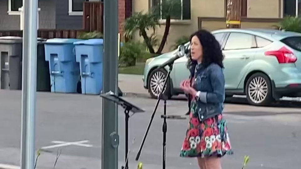 A sidewalk serenade for Channing House retirement community